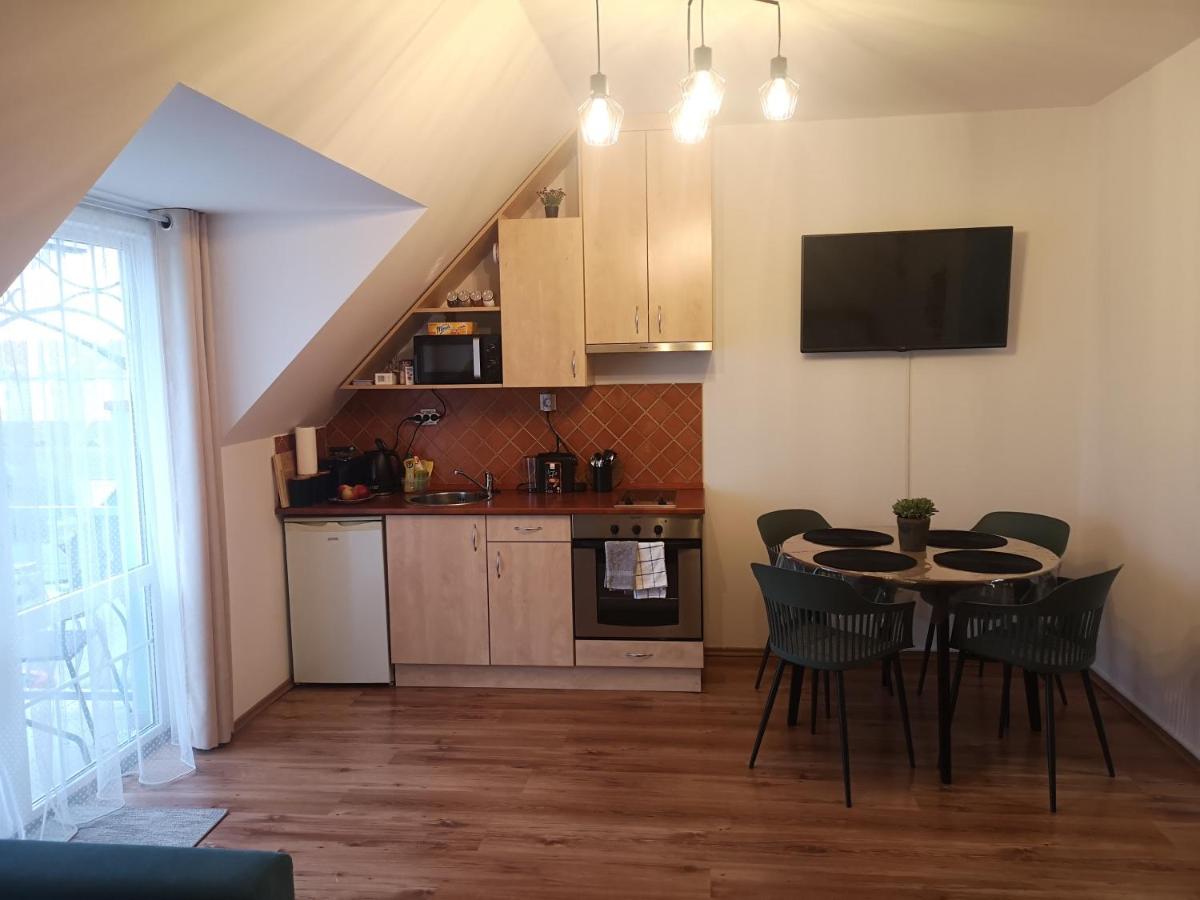 Orsika Hilltop Apartman Еґер Екстер'єр фото